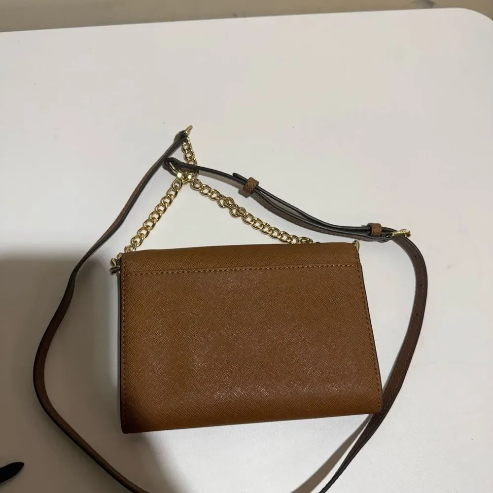 Michael Kors Jet Set Large
Phone Crossbody - Picture 3 of 9